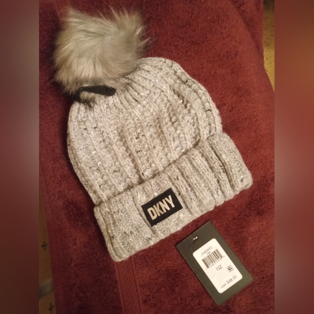 NWT DKNY Faux Fur Pom Beanie in Flint Heather